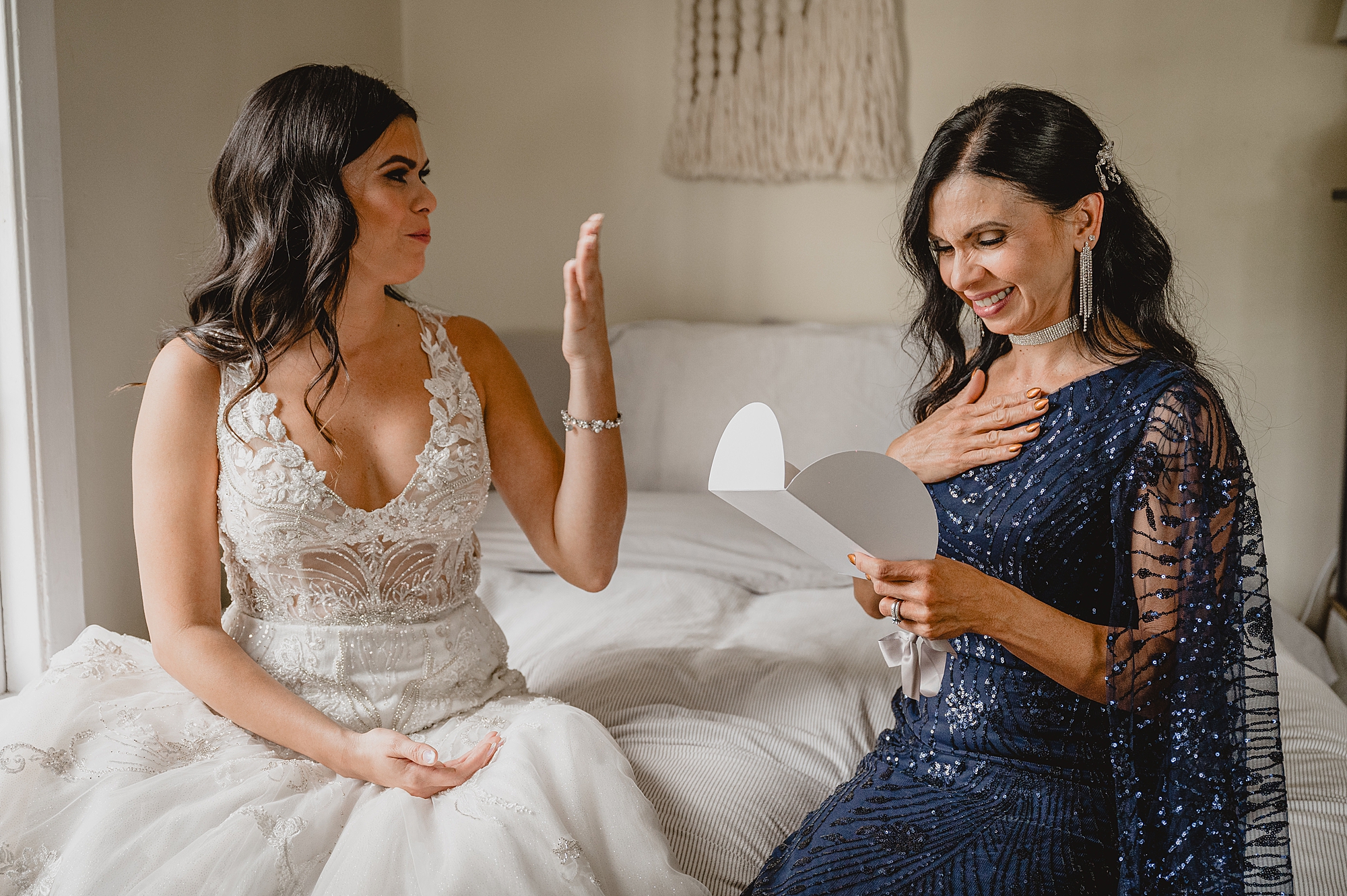 bride gives mother card on wedding morning