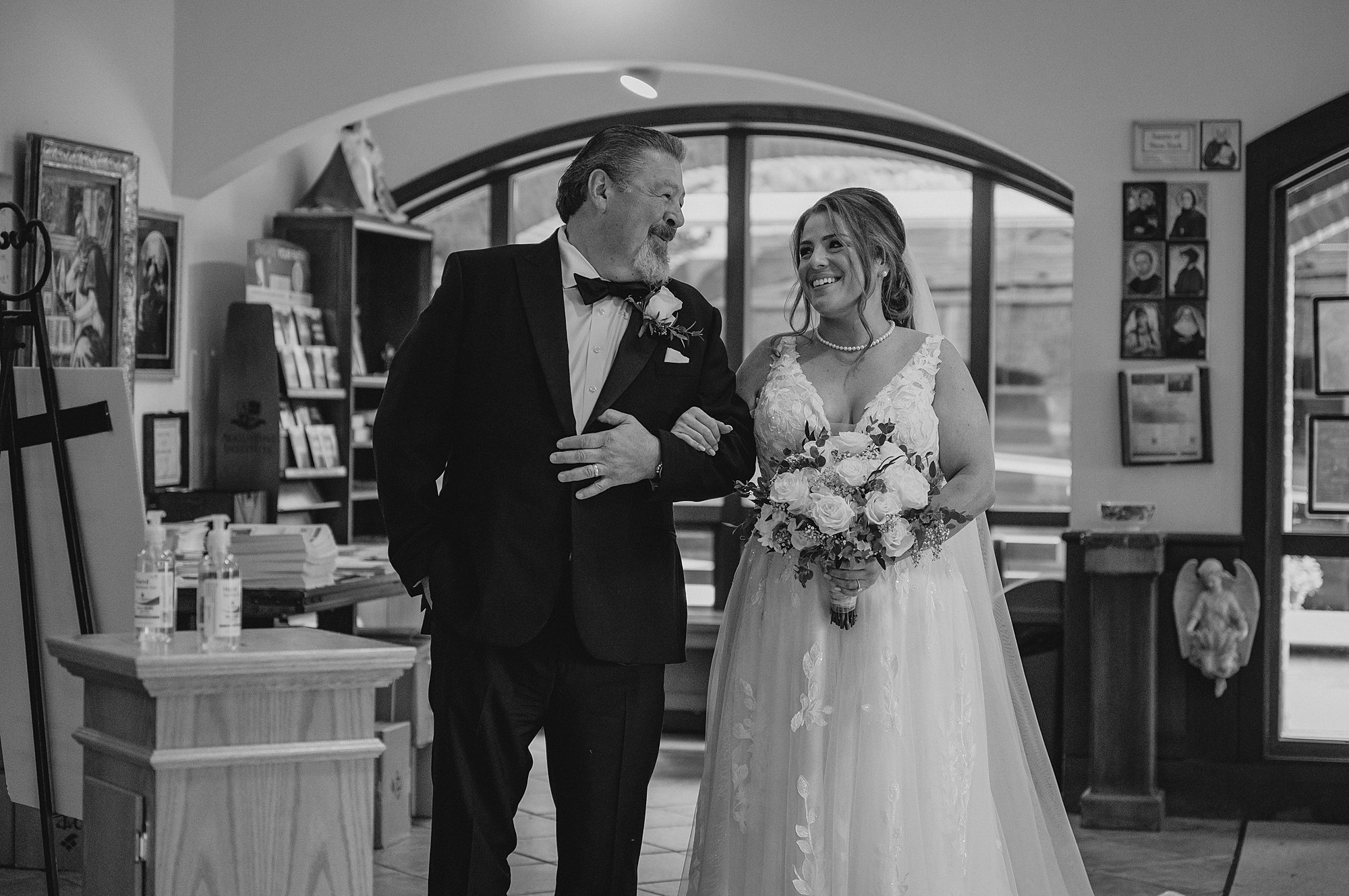 bride smiles at dad before ceremony at Hollow Brook Golf Club