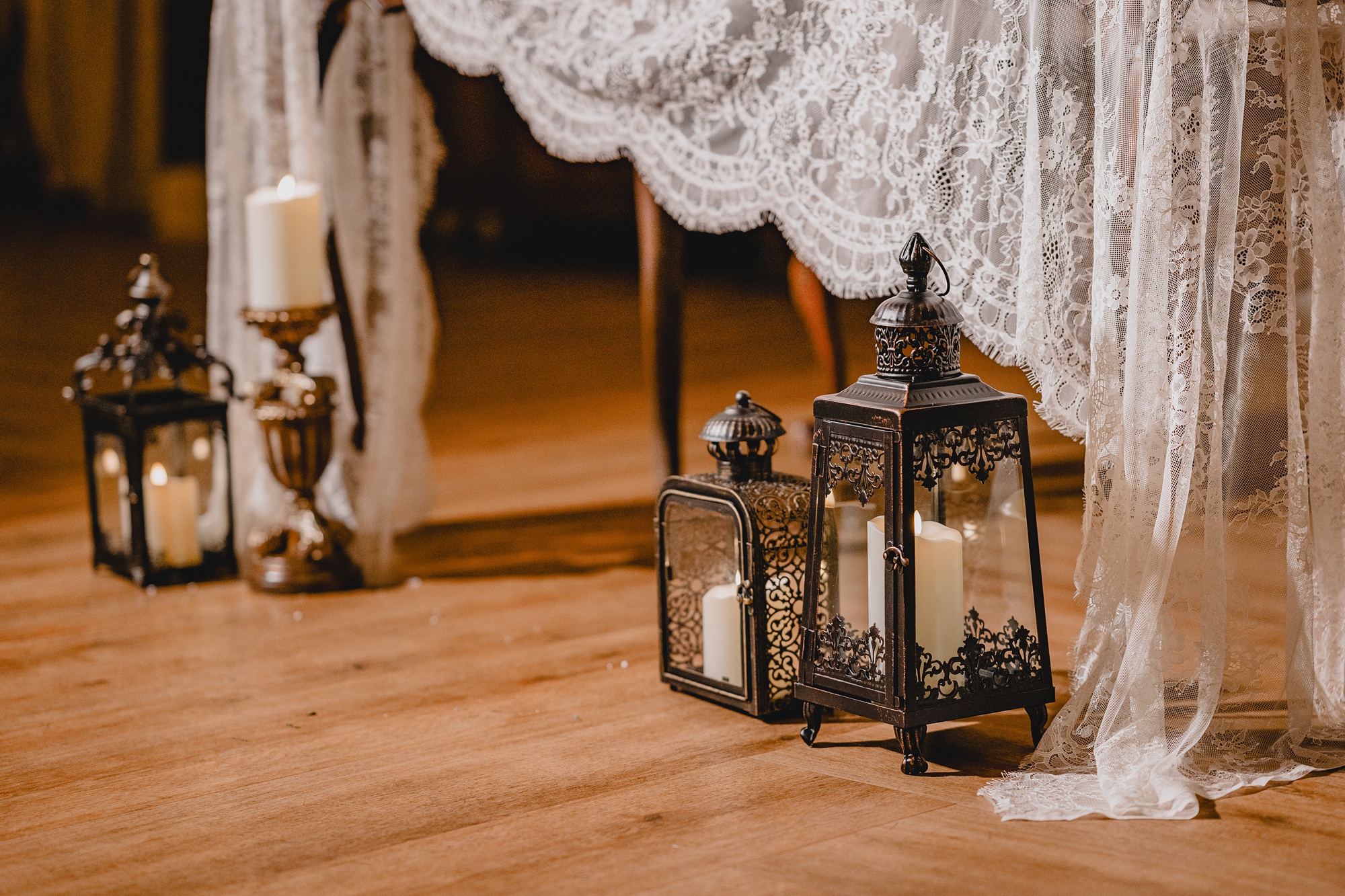 black lanterns sit under neath table for reception at David's Country Inn