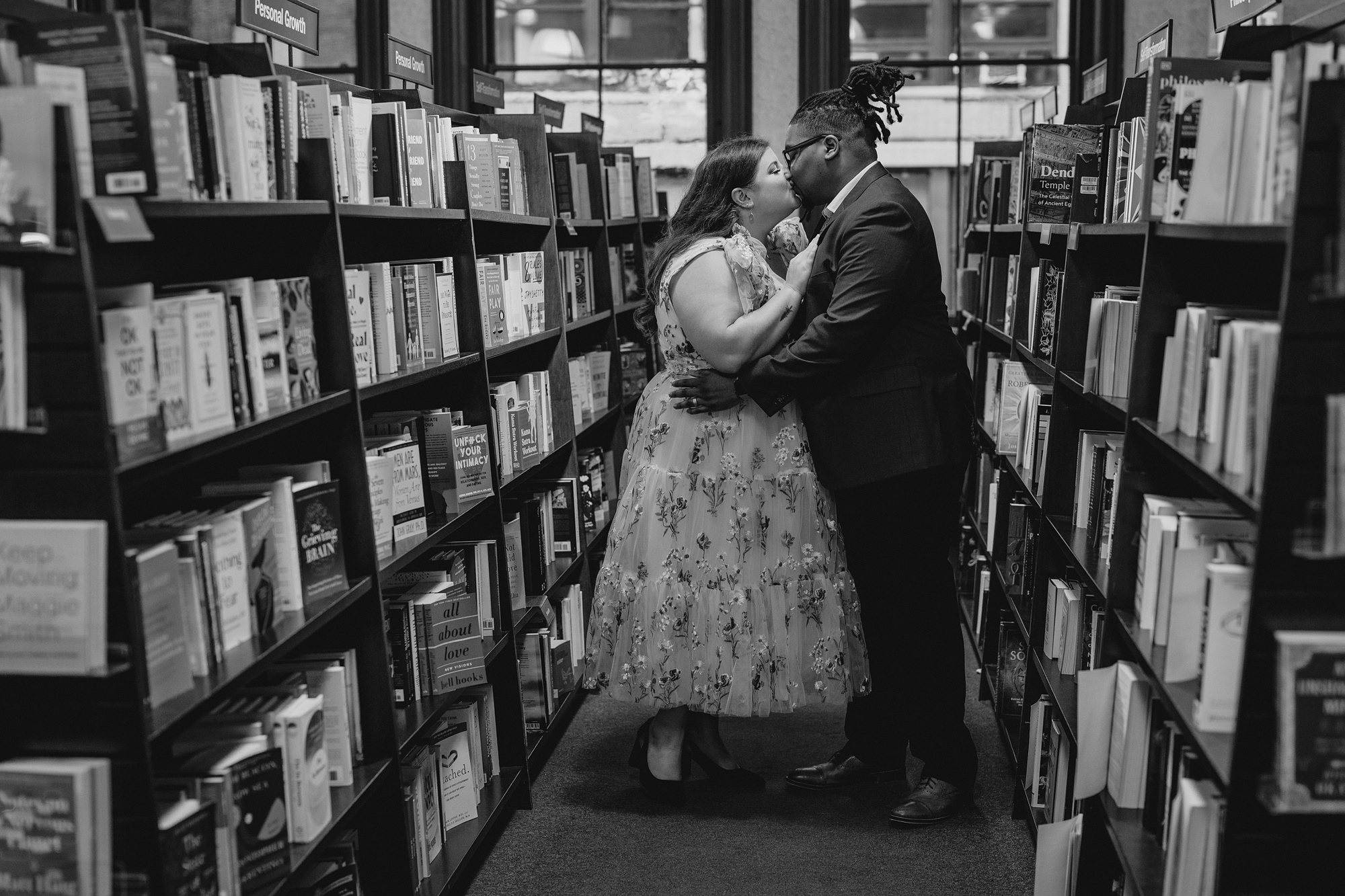 newlyweds kiss in rows of books in Barnes & Noble in NYC