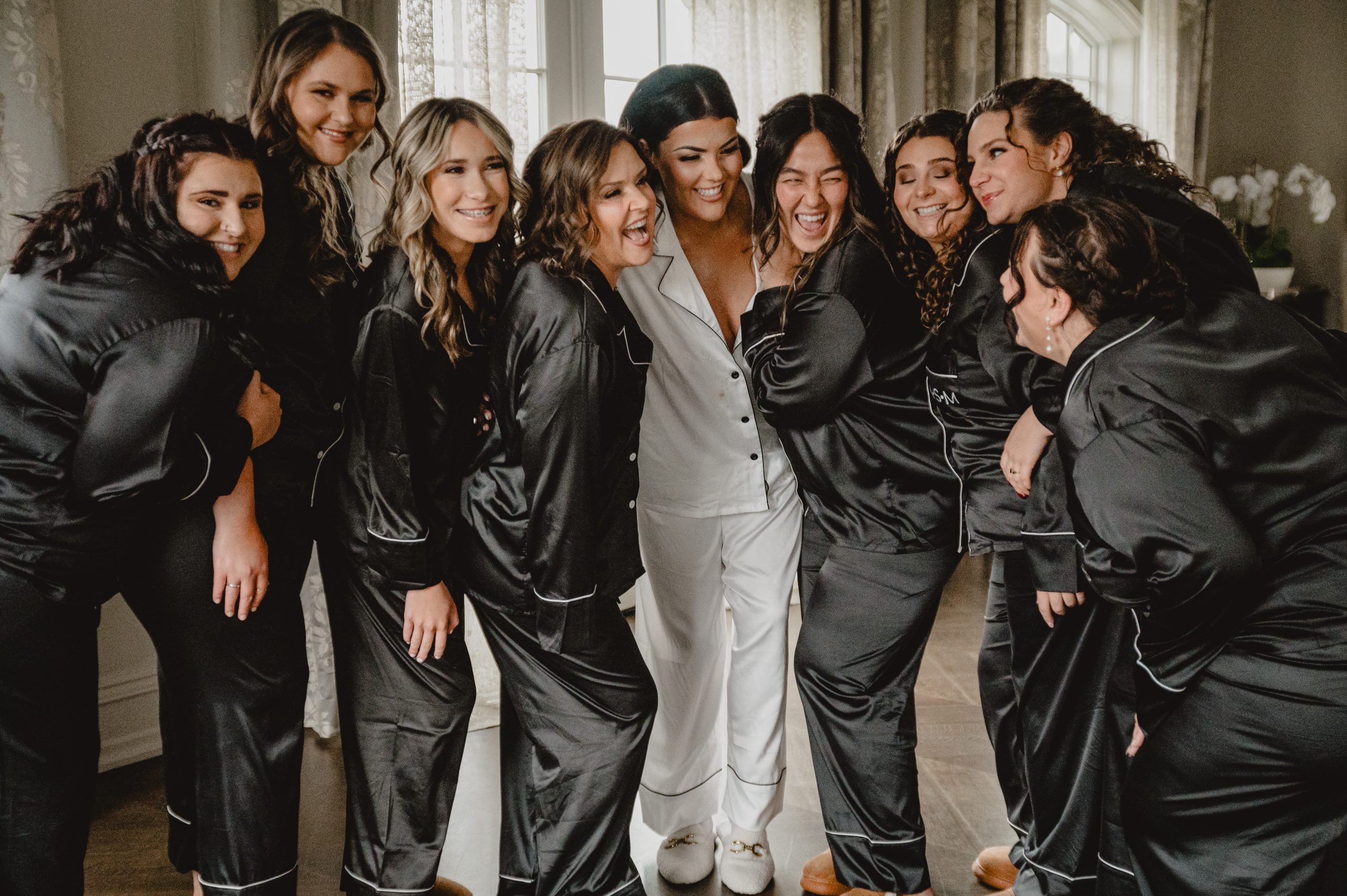 Bride with her bridesmaids on Weddings at Park Chateau.